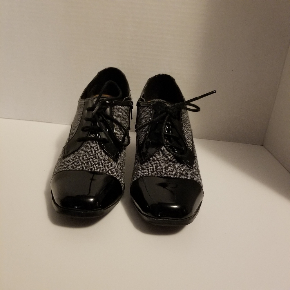 Black/White Chunky 2.5 Inch Heel (8)